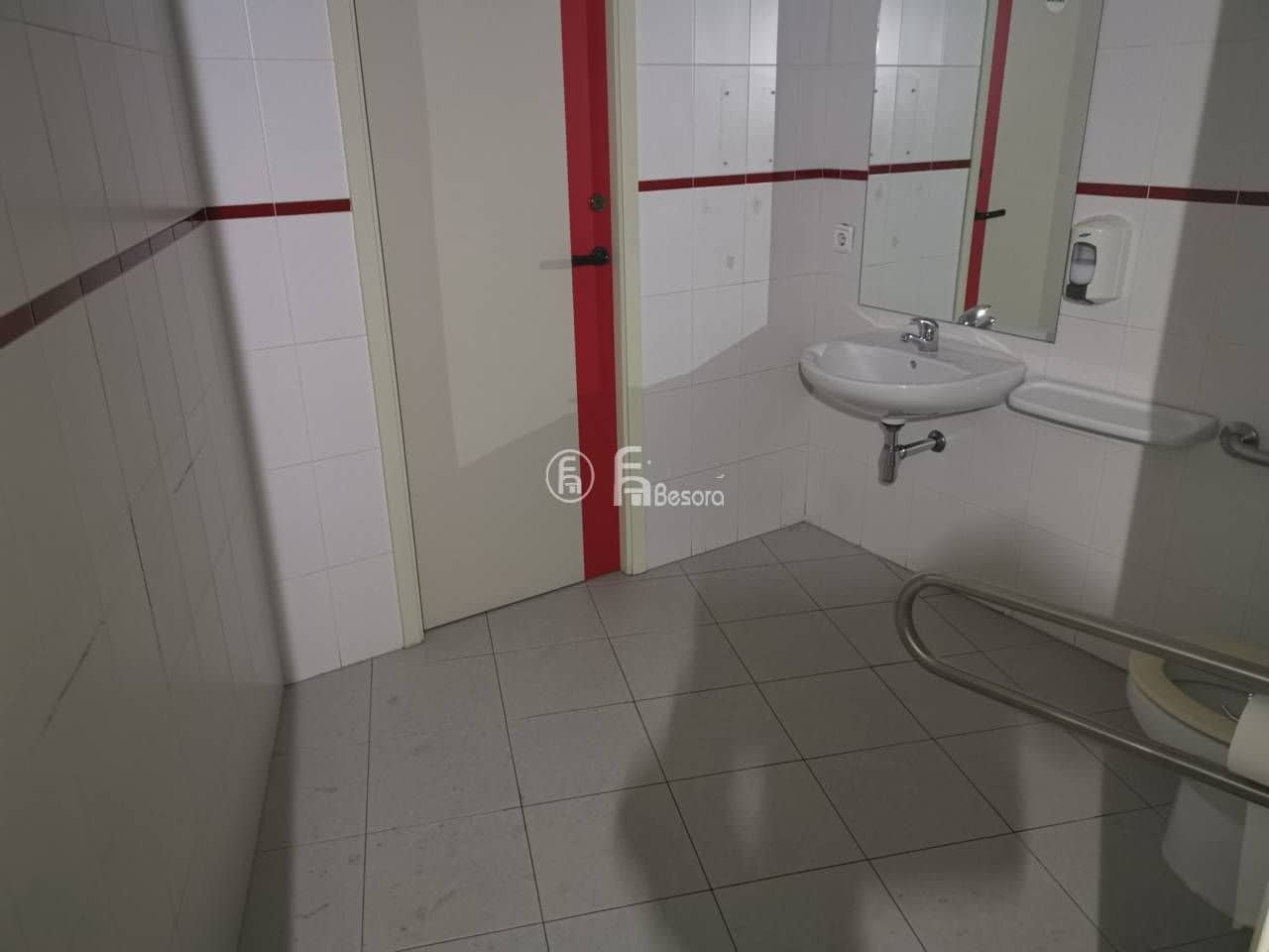 Komercyjne na sprzedaż w Miasto Lleida - 200 000 € (Ref: 9443748)