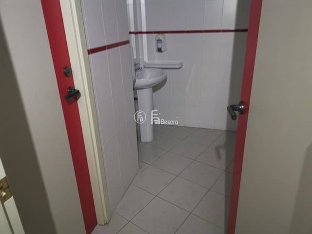 Komercyjne na sprzedaż w Miasto Lleida - 200 000 € (Ref: 9443748)