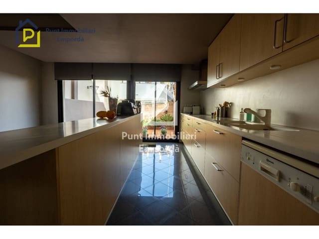 4 soverom Hus til salgs i Figueres med garasje - € 350 000 (Ref: 9118324)