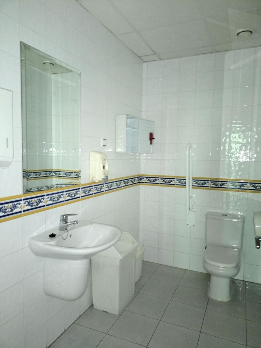 Commercial for sale in Huelva city - € 373,500 (Ref: 9443539)