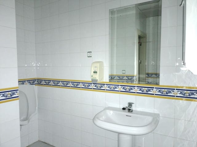 Commercial for sale in Huelva city - € 373,500 (Ref: 9443539)