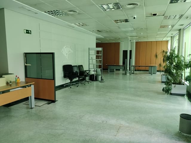 Commercial for sale in Huelva city - € 373,500 (Ref: 9443539)