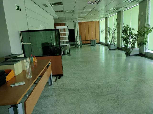 Commercial for sale in Huelva city - € 373,500 (Ref: 9443539)