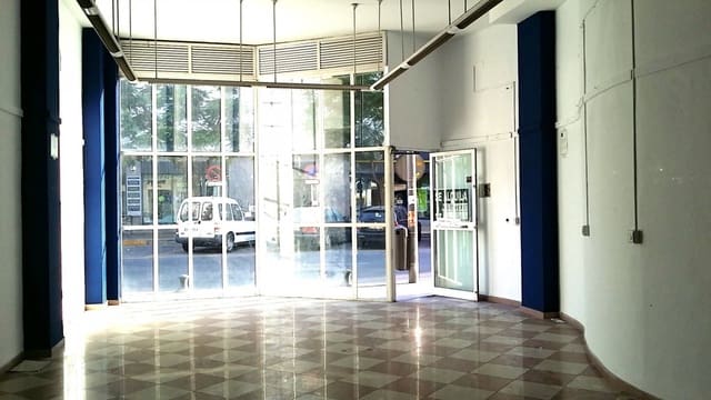 Kommersiell till salu i Huelva stad - 220 000 € (Ref: 9443551)