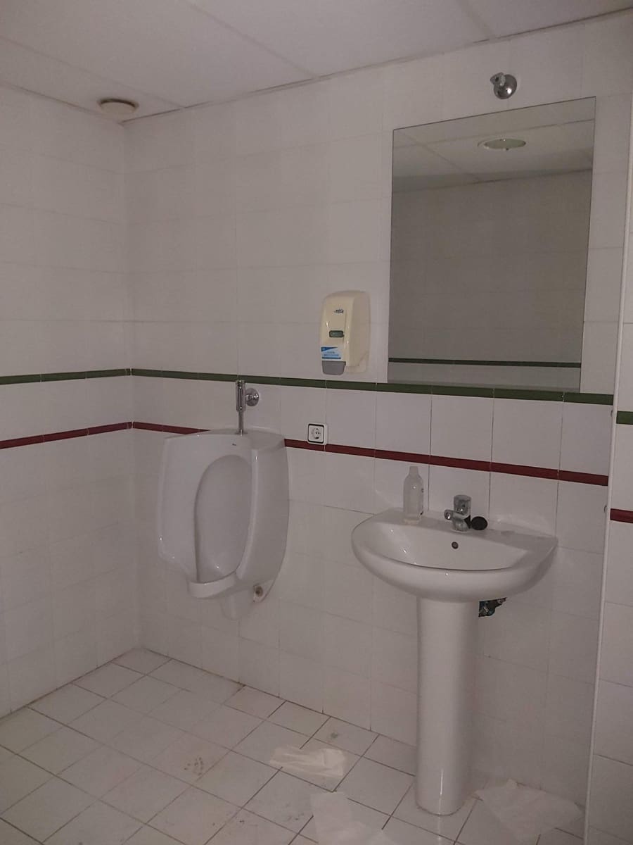 Commercieel te koop in Huelva stad - € 321.500 (Ref: 9443554)