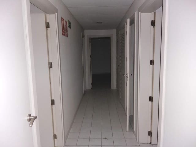 Commercieel te koop in Huelva stad - € 321.500 (Ref: 9443554)