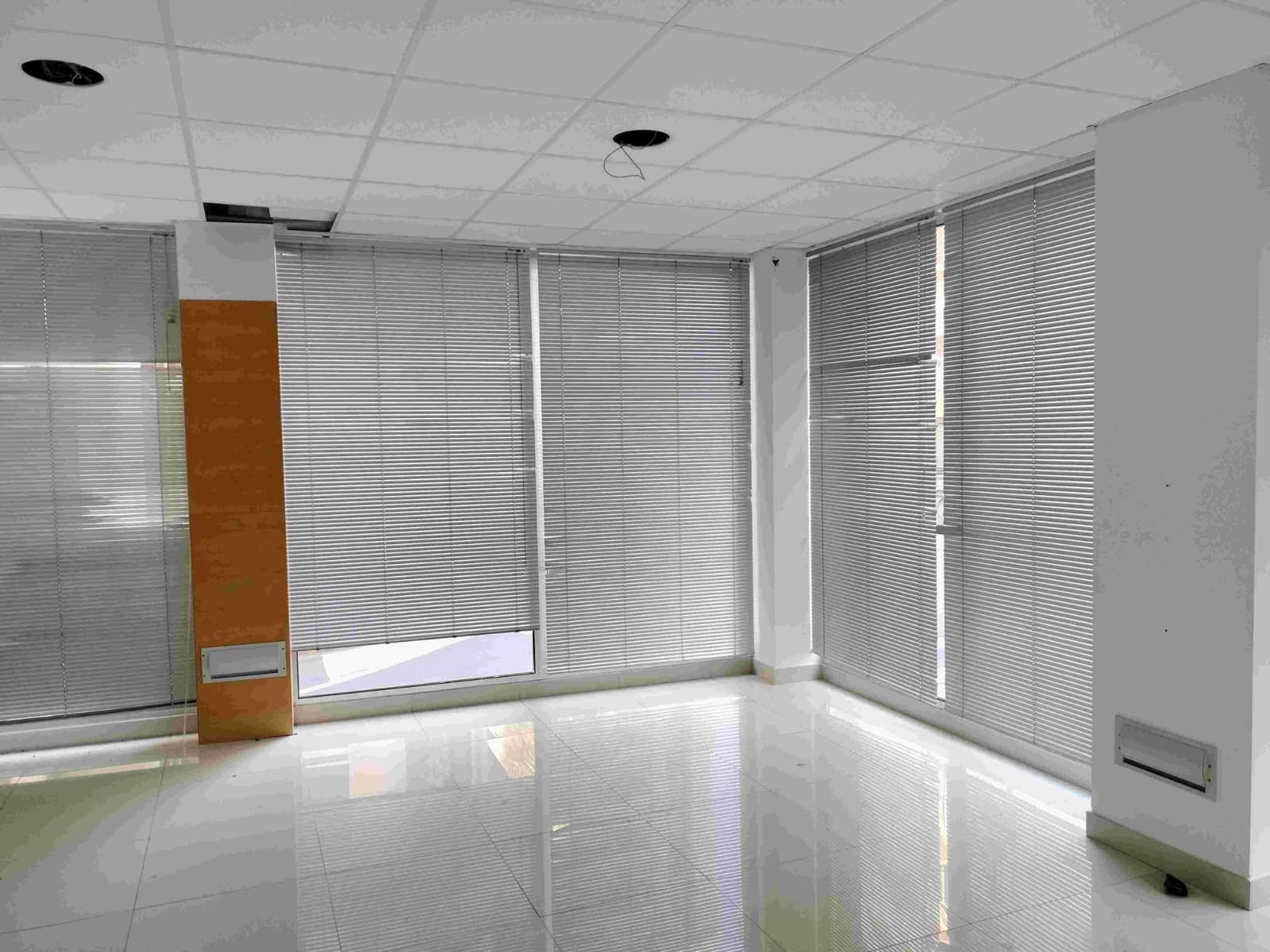 Local Commercial à louer à Huelva ville - 1 700 € (Ref: 9443555)