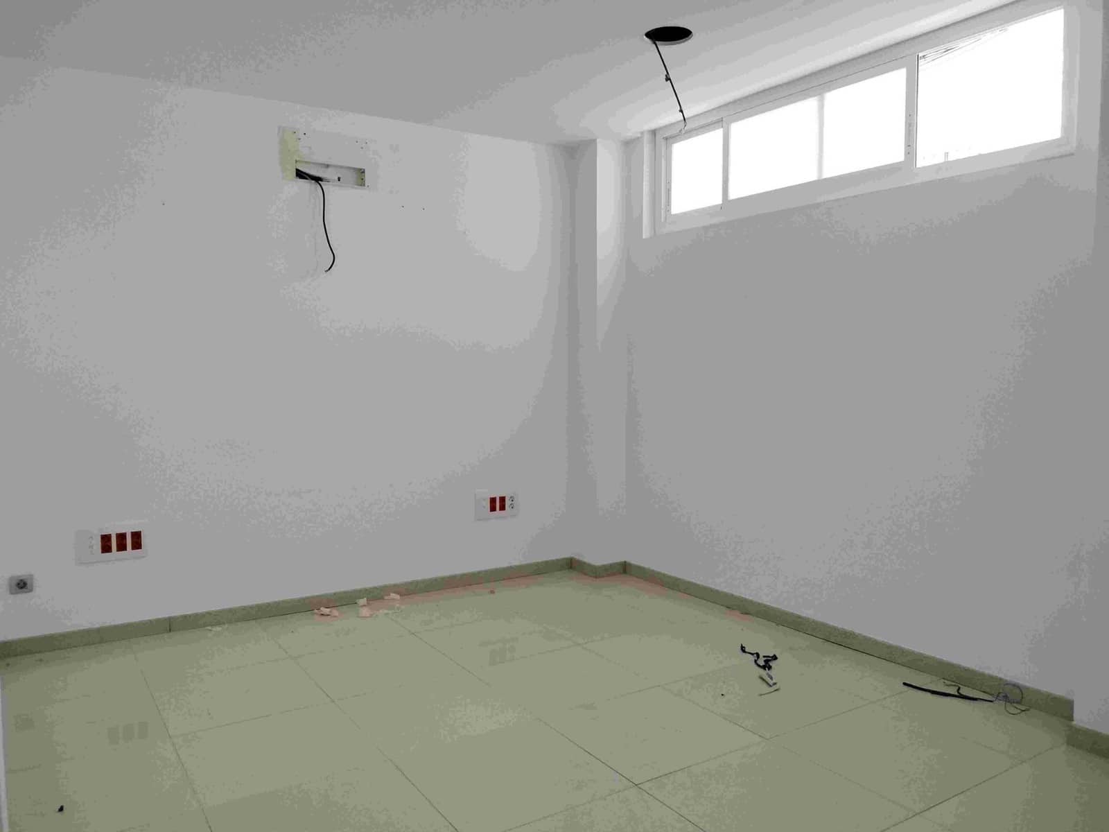 Local Commercial à louer à Huelva ville - 1 700 € (Ref: 9443555)