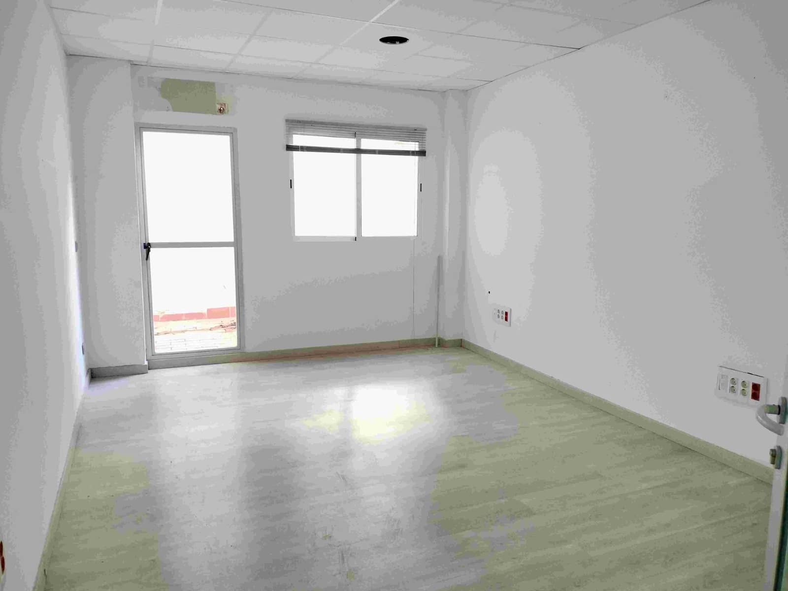 Local Commercial à louer à Huelva ville - 1 700 € (Ref: 9443555)