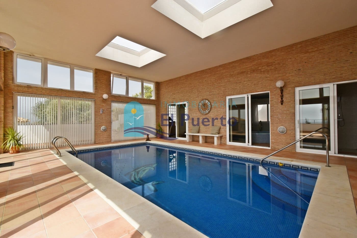 5 soverom Villa til salgs i Isla Plana med svømmebasseng garasje - € 1 399 000 (Ref: 7059162)