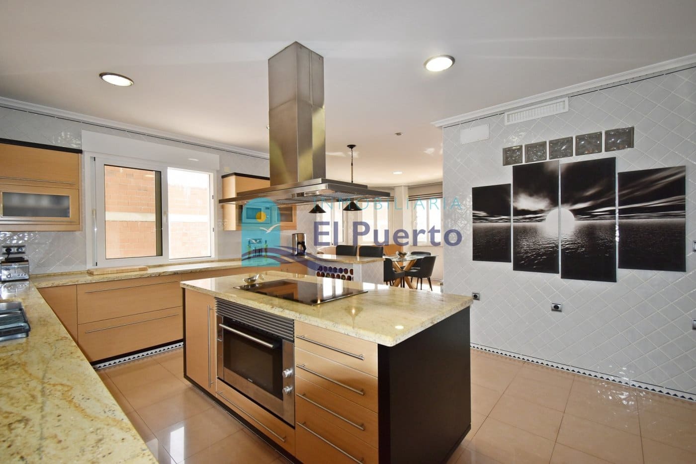 5 soverom Villa til salgs i Isla Plana med svømmebasseng garasje - € 1 399 000 (Ref: 7059162)