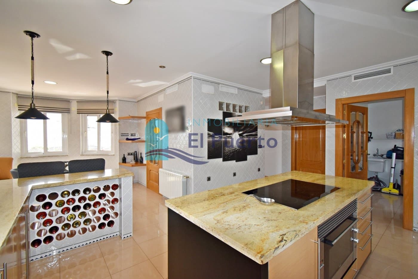 5 soverom Villa til salgs i Isla Plana med svømmebasseng garasje - € 1 399 000 (Ref: 7059162)