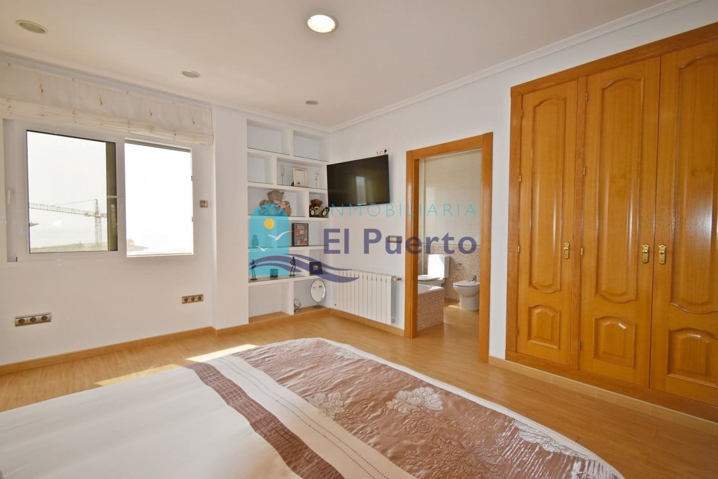 5 soverom Villa til salgs i Isla Plana med svømmebasseng garasje - € 1 399 000 (Ref: 7059162)