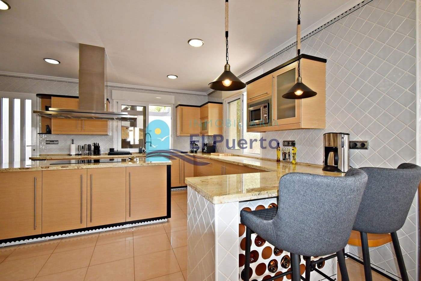 5 soverom Villa til salgs i Isla Plana med svømmebasseng garasje - € 1 399 000 (Ref: 7059162)