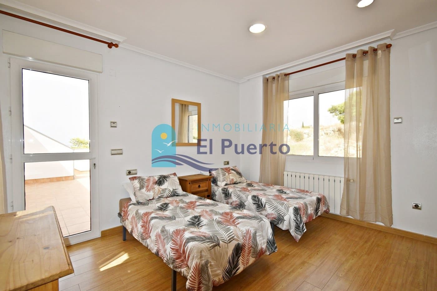 5 soverom Villa til salgs i Isla Plana med svømmebasseng garasje - € 1 399 000 (Ref: 7059162)