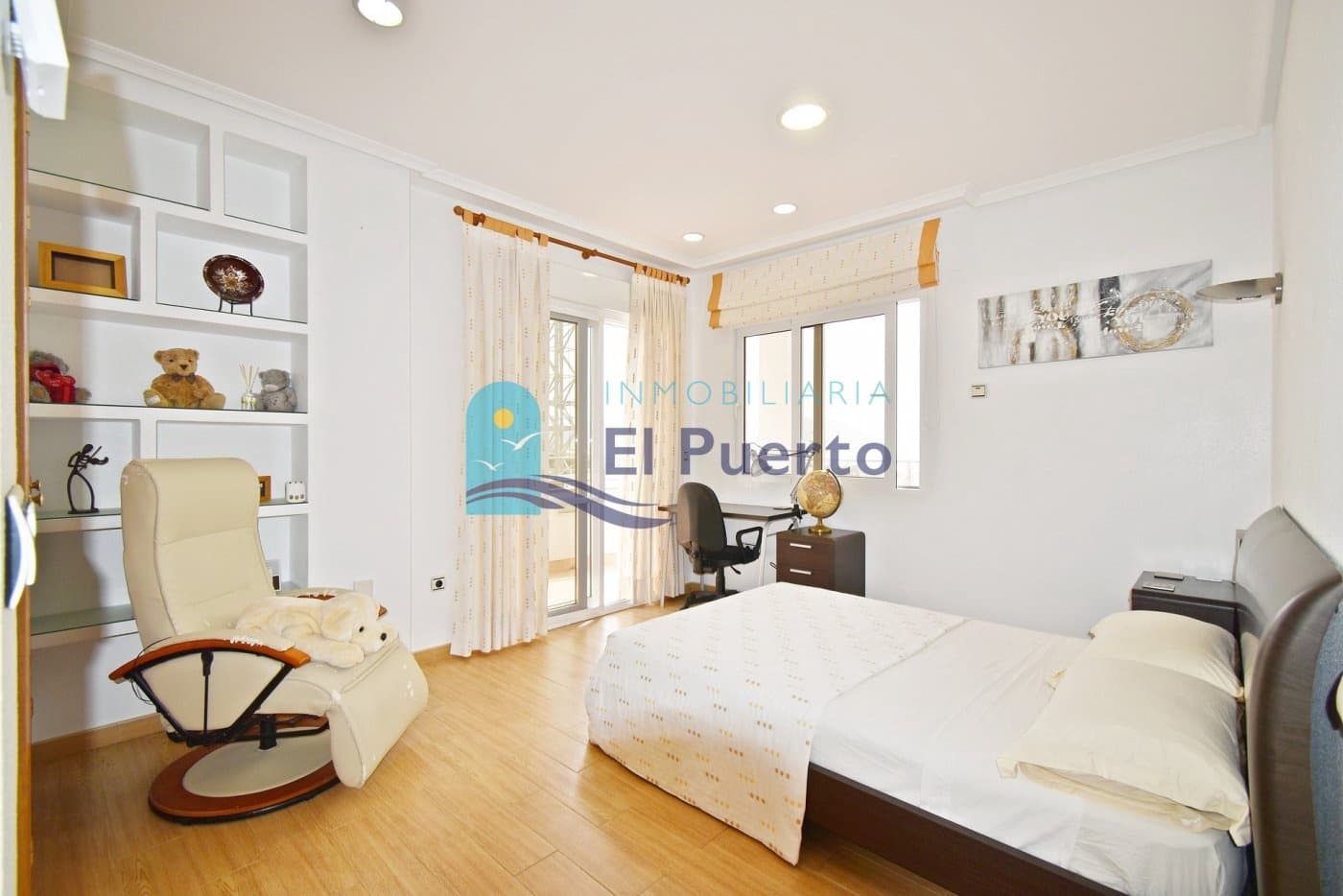 5 soverom Villa til salgs i Isla Plana med svømmebasseng garasje - € 1 399 000 (Ref: 7059162)