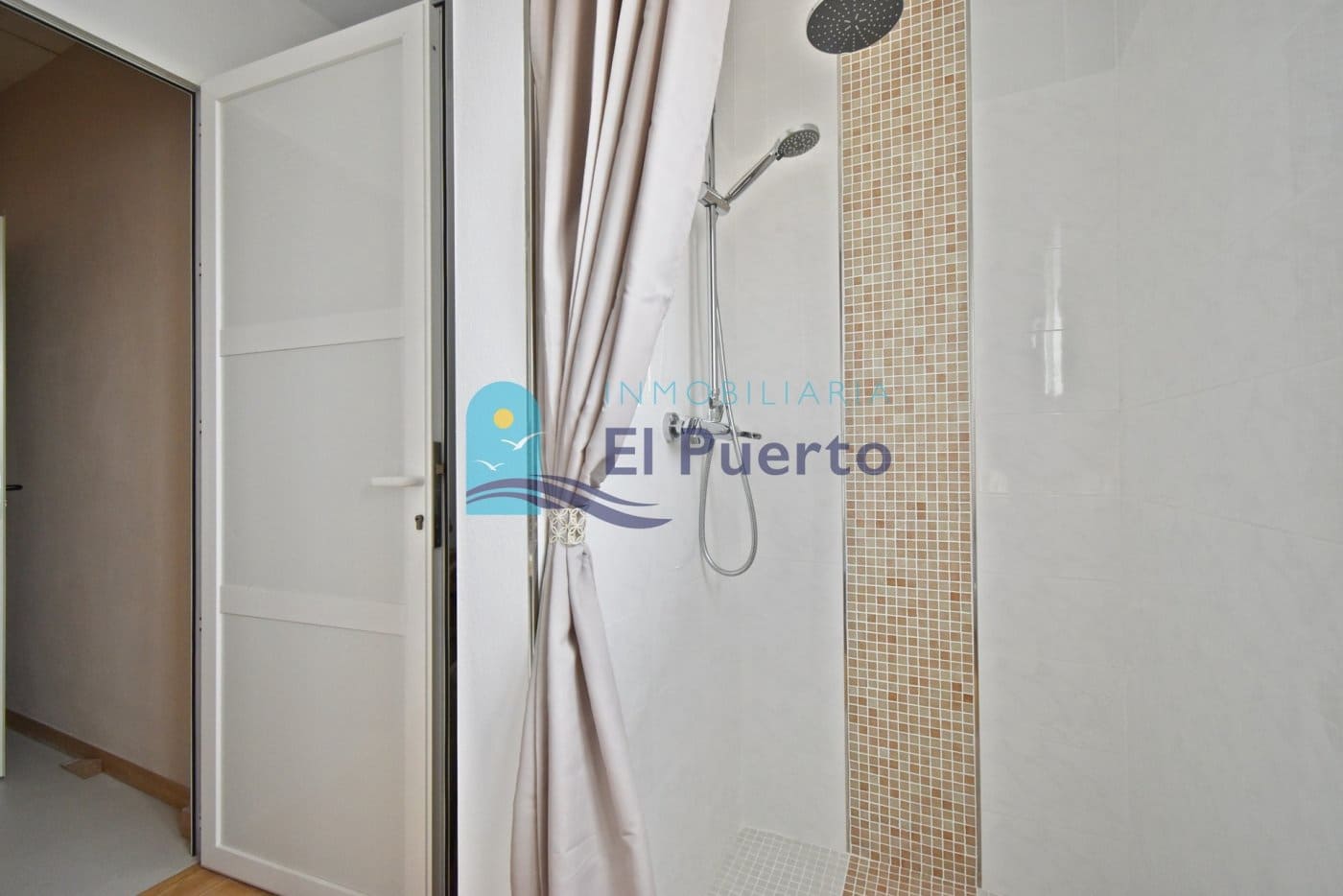 5 soverom Villa til salgs i Isla Plana med svømmebasseng garasje - € 1 399 000 (Ref: 7059162)