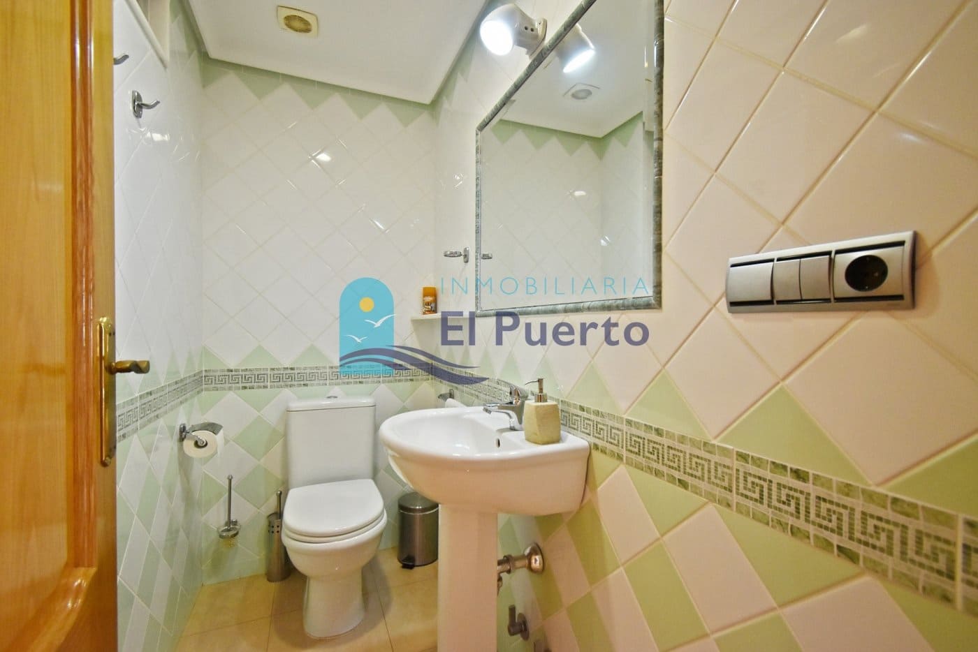 5 soverom Villa til salgs i Isla Plana med svømmebasseng garasje - € 1 399 000 (Ref: 7059162)