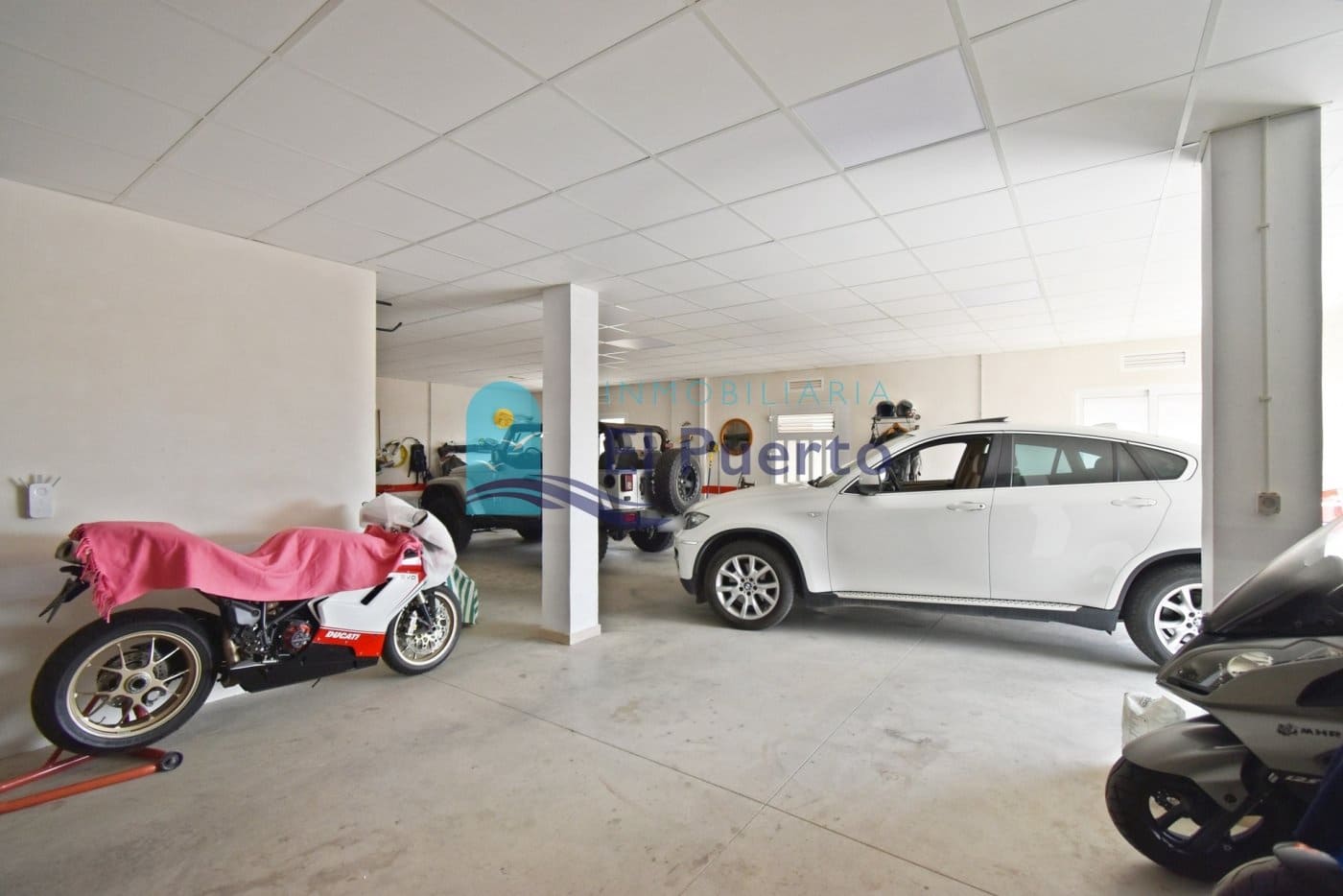 5 soverom Villa til salgs i Isla Plana med svømmebasseng garasje - € 1 399 000 (Ref: 7059162)