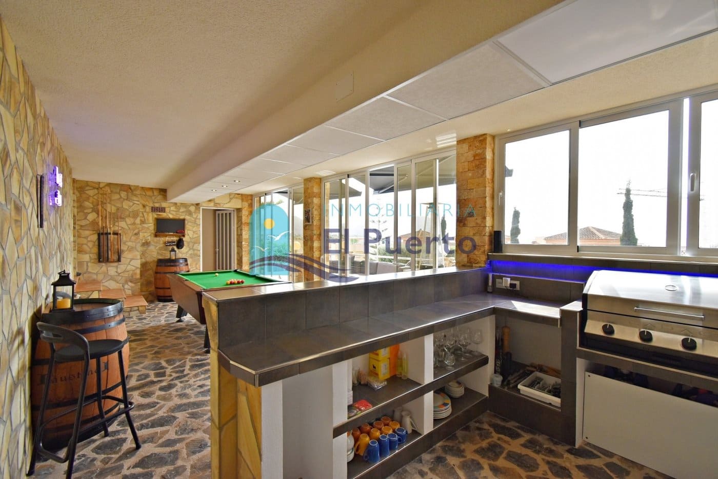 5 soverom Villa til salgs i Isla Plana med svømmebasseng garasje - € 1 399 000 (Ref: 7059162)