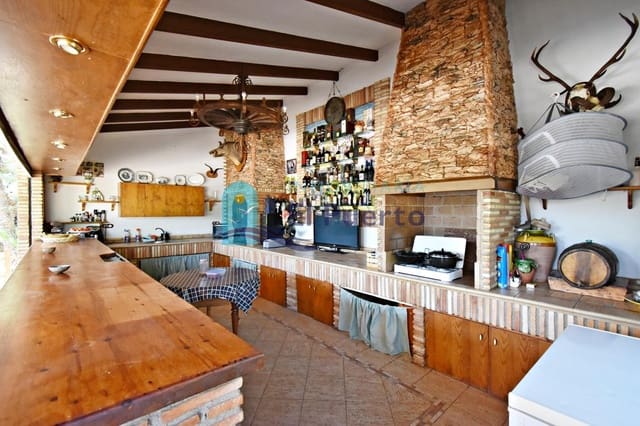 4 soveværelse Finca/Landehus til salg i Totana med swimmingpool garage - € 390.000 (Ref: 8434459)