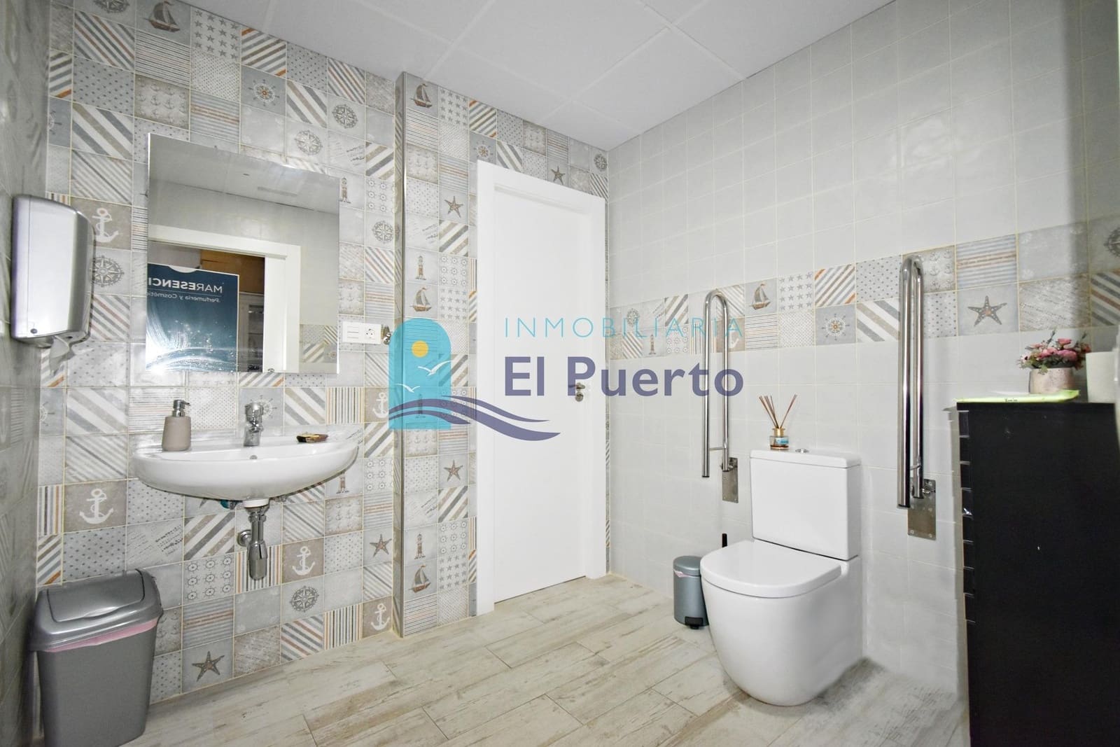 Local Commercial à vendre à Puerto de Mazarron - 190 000 € (Ref: 8456905)