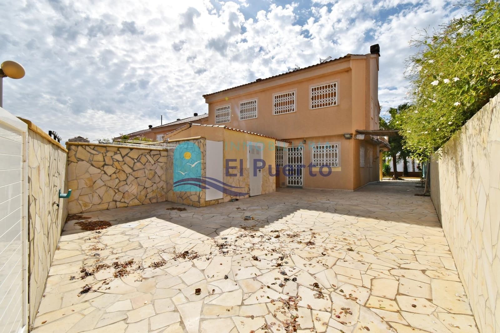 8 slaapkamer Villa te koop in Puerto de Mazarron met zwembad - € 623.900 (Ref: 8549515)