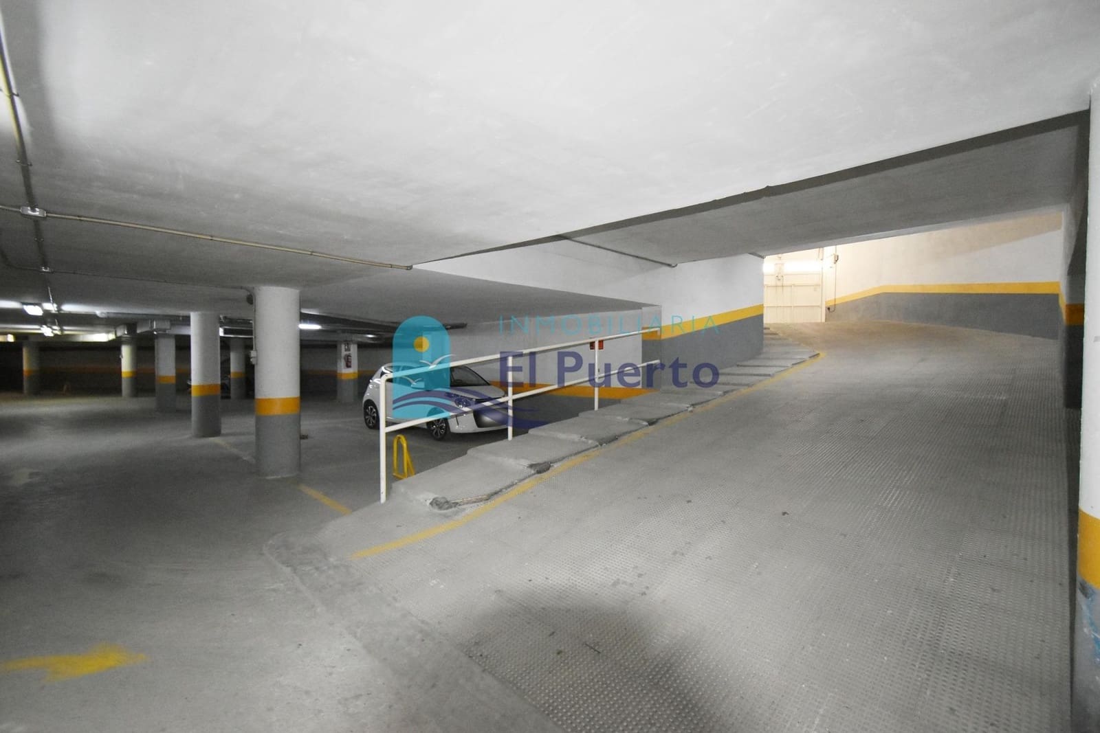 Garage til salg i Puerto de Mazarron - € 28.000 (Ref: 8652828)