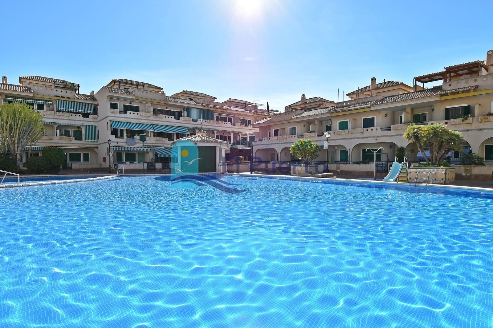 1 soverom Penthouse til salgs i Puerto de Mazarron med svømmebasseng - € 145 000 (Ref: 8708126)