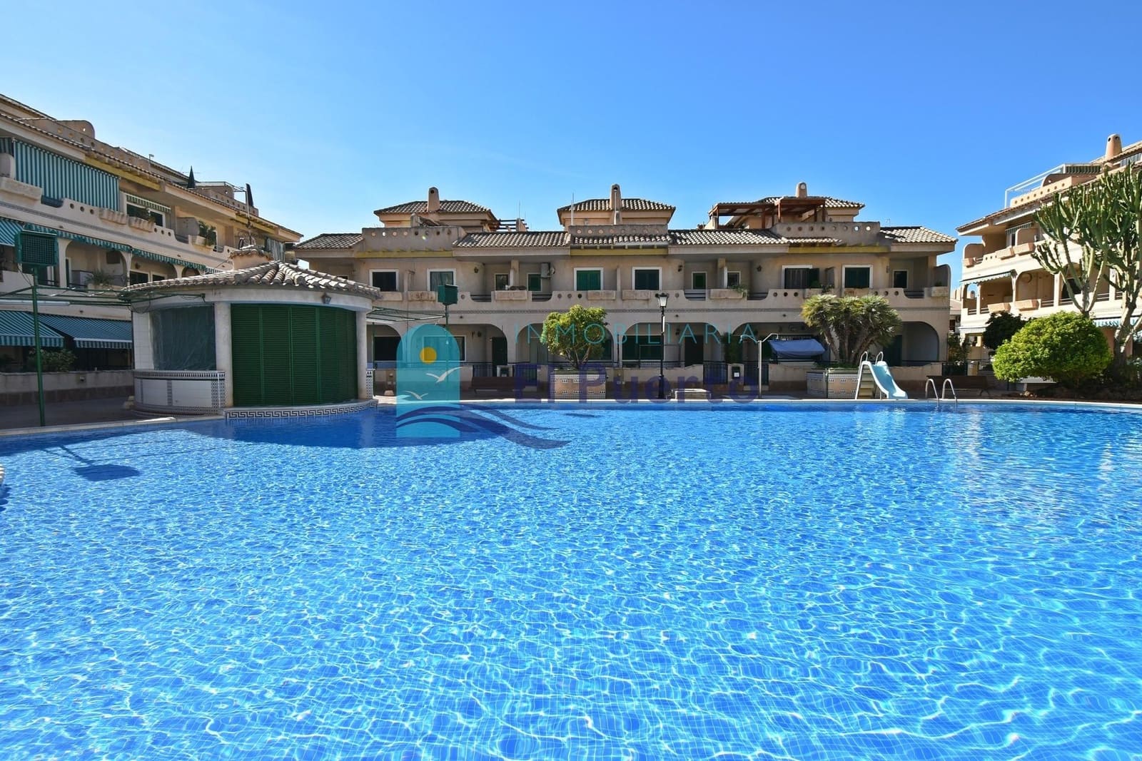 1 soverom Penthouse til salgs i Puerto de Mazarron med svømmebasseng - € 145 000 (Ref: 8708126)