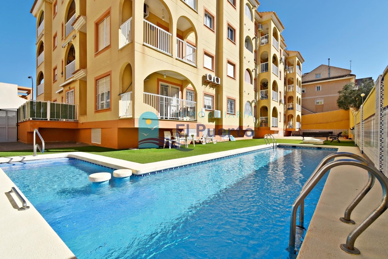 2 soverom Penthouse til salgs i Puerto de Mazarron med svømmebasseng - € 180 000 (Ref: 9637703)
