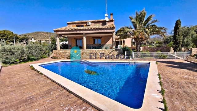 Chalet de 4 habitaciones en Puerto de Mazarron, Mazarrón en venta con piscina - 750.000 € (Ref: 9715002)
