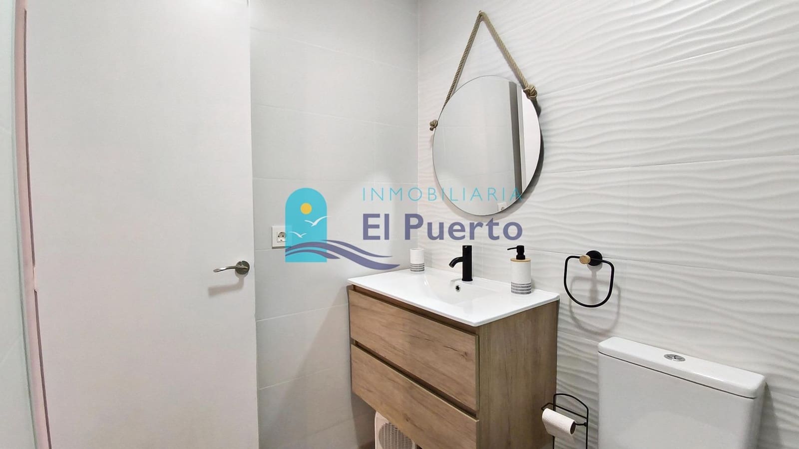 Ático de 2 habitaciones en Alamillo en venta con piscina - 216.900 € (Ref: 9770723)