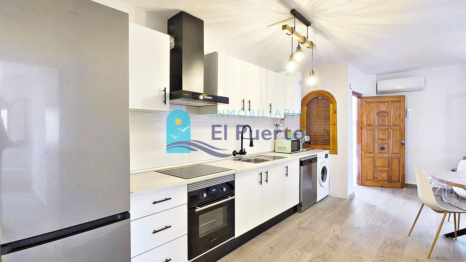 Ático de 2 habitaciones en Alamillo en venta con piscina - 216.900 € (Ref: 9770723)