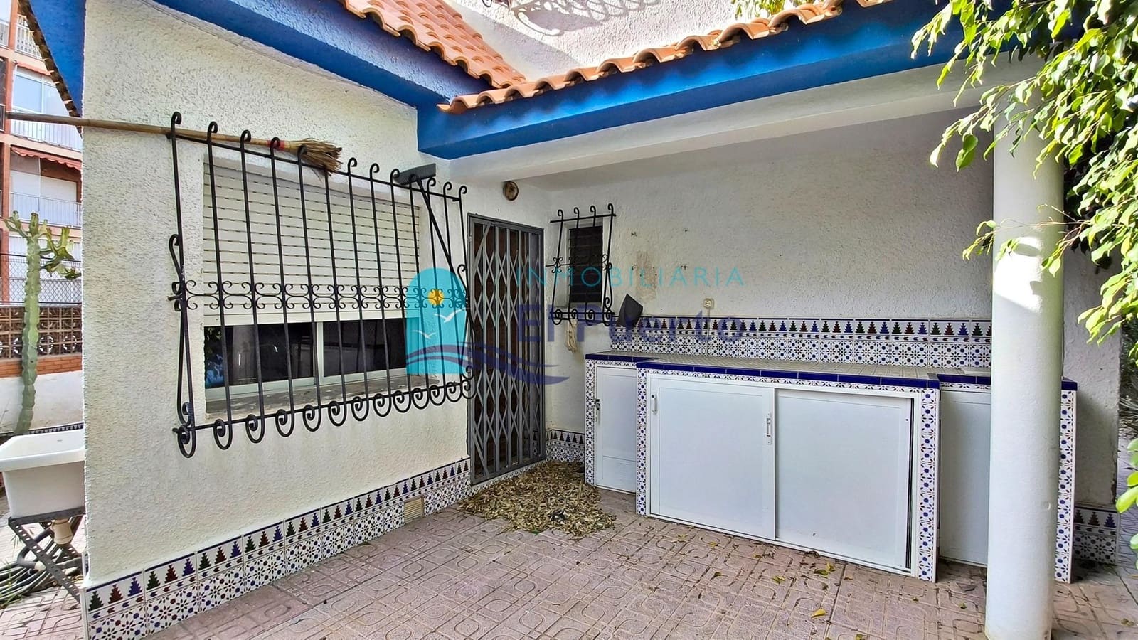 4 bedroom Villa for sale in Puerto de Mazarron with garage - € 420,000 (Ref: 9818315)