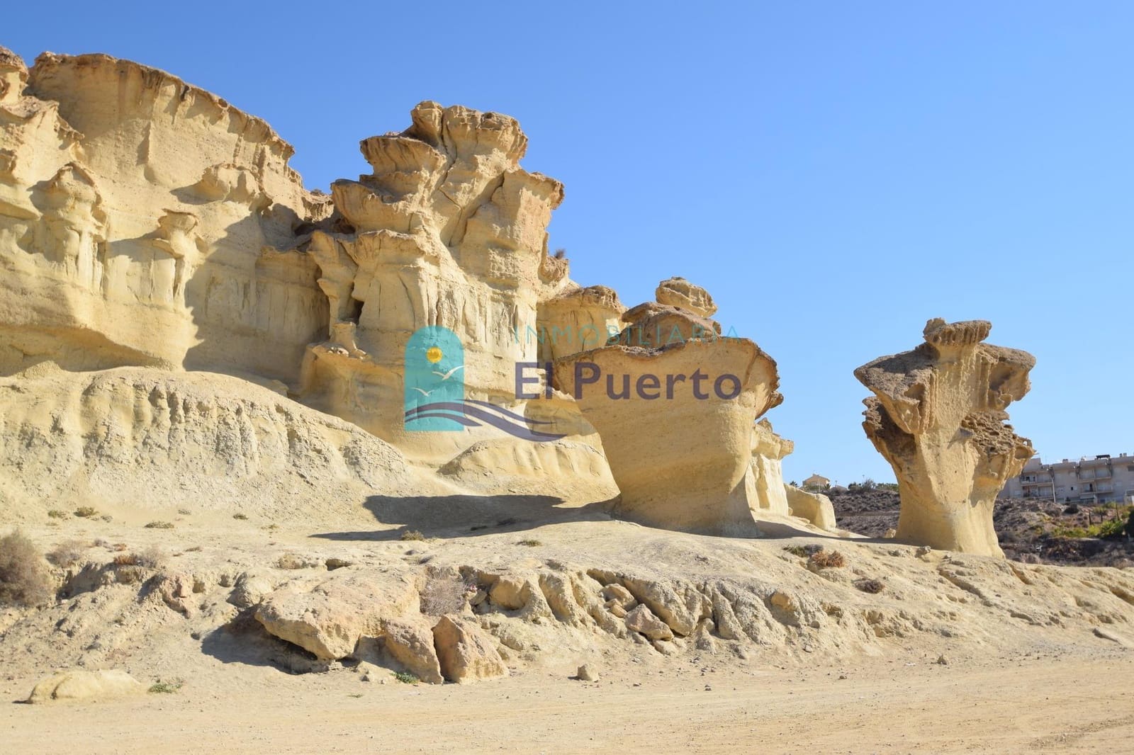 Commercieel te koop in Puerto de Mazarron - € 106.000 (Ref: 9831620)