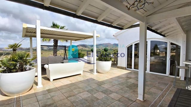 5 makuuhuone Huvila myytävänä paikassa Isla Plana, Cartagena mukana uima-altaan 
autotalli - 834 000 € (Ref: 9867093)