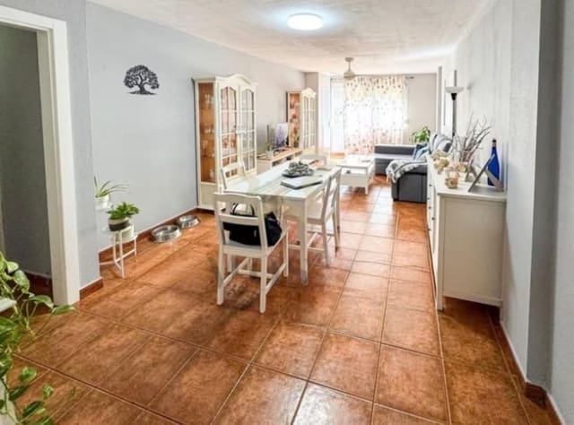 3 slaapkamer Flat te koop in El Medano, Granadilla de Abona met garage - € 349.000 (Ref: 9420104)