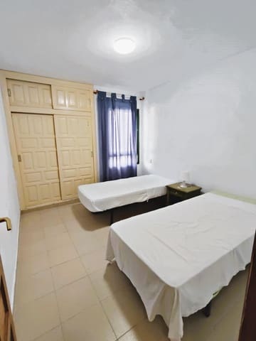 2 slaapkamer Flat te koop in Costa del Silencio, Arona met zwembad - € 190.000 (Ref: 9502592)