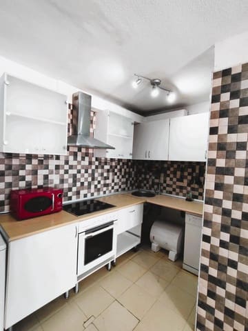 2 slaapkamer Flat te koop in Costa del Silencio, Arona met zwembad - € 190.000 (Ref: 9502592)