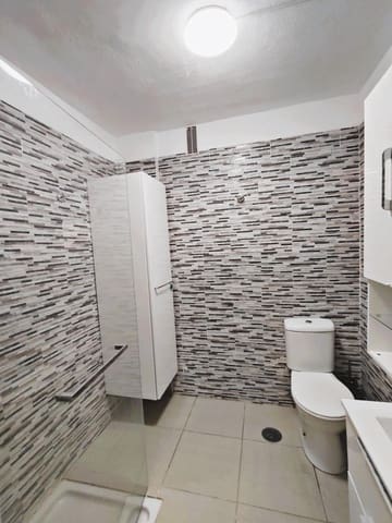 2 slaapkamer Flat te koop in Costa del Silencio, Arona met zwembad - € 190.000 (Ref: 9502592)