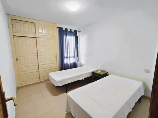 2 slaapkamer Flat te koop in Costa del Silencio, Arona met zwembad - € 190.000 (Ref: 9502592)