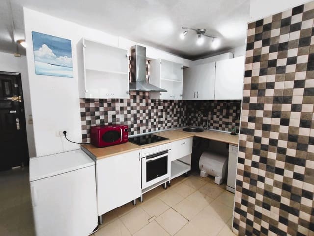 2 slaapkamer Flat te koop in Costa del Silencio, Arona met zwembad - € 190.000 (Ref: 9502592)