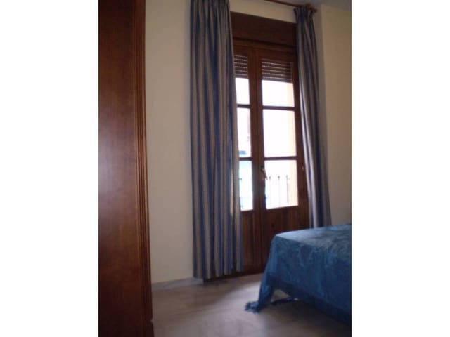 2 bedroom Flat for rent in Granada city - € 750 (Ref: 1027197)