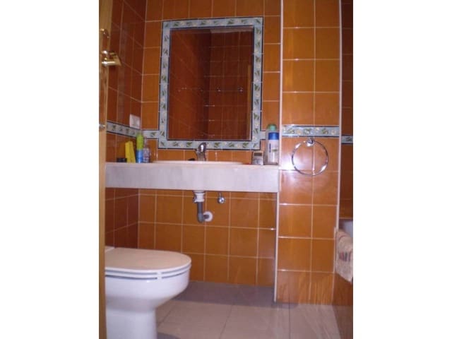 2 bedroom Flat for rent in Granada city - € 750 (Ref: 1027197)