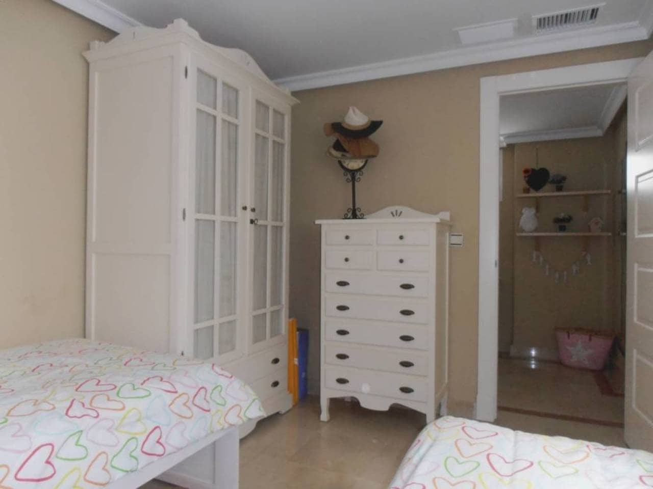 2 soverom Leilighet til leie i Almunecar med svømmebasseng garasje - € 1 300 (Ref: 6912990)