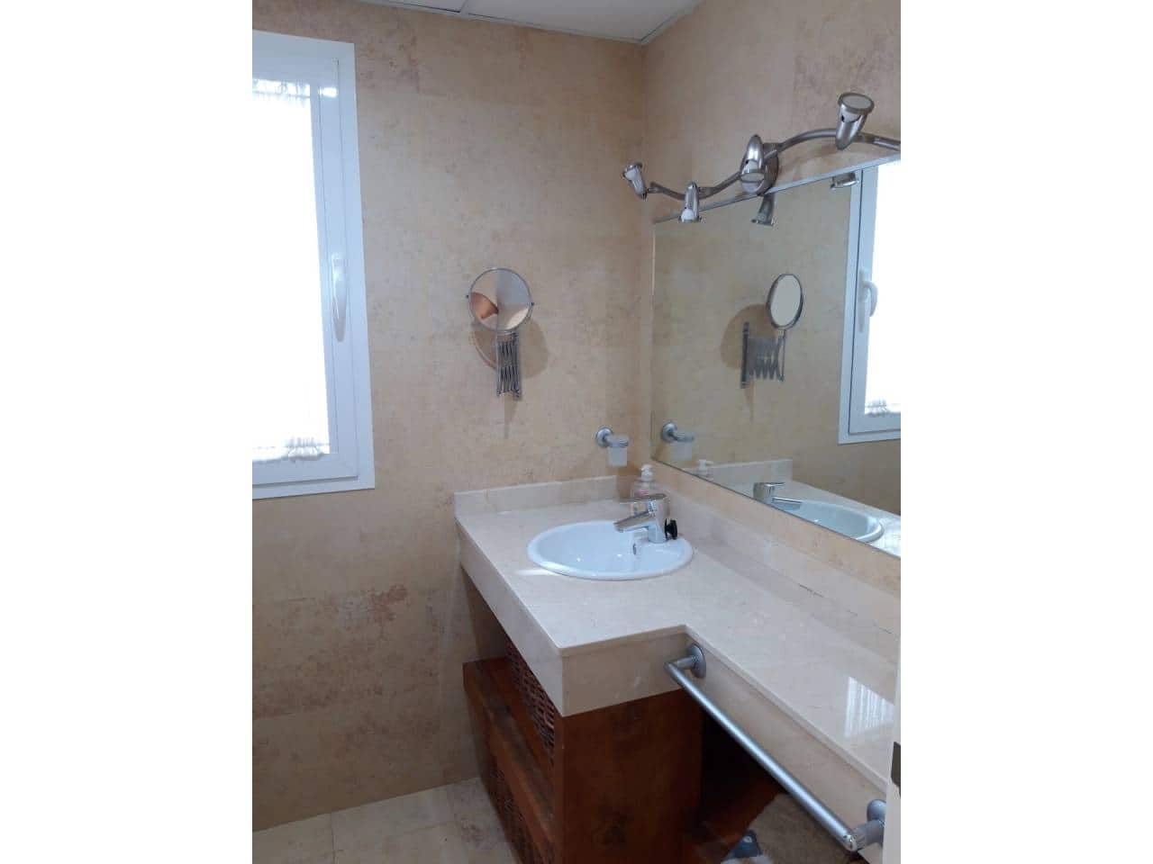 2 soverom Leilighet til leie i Almunecar med svømmebasseng garasje - € 1 300 (Ref: 6912990)