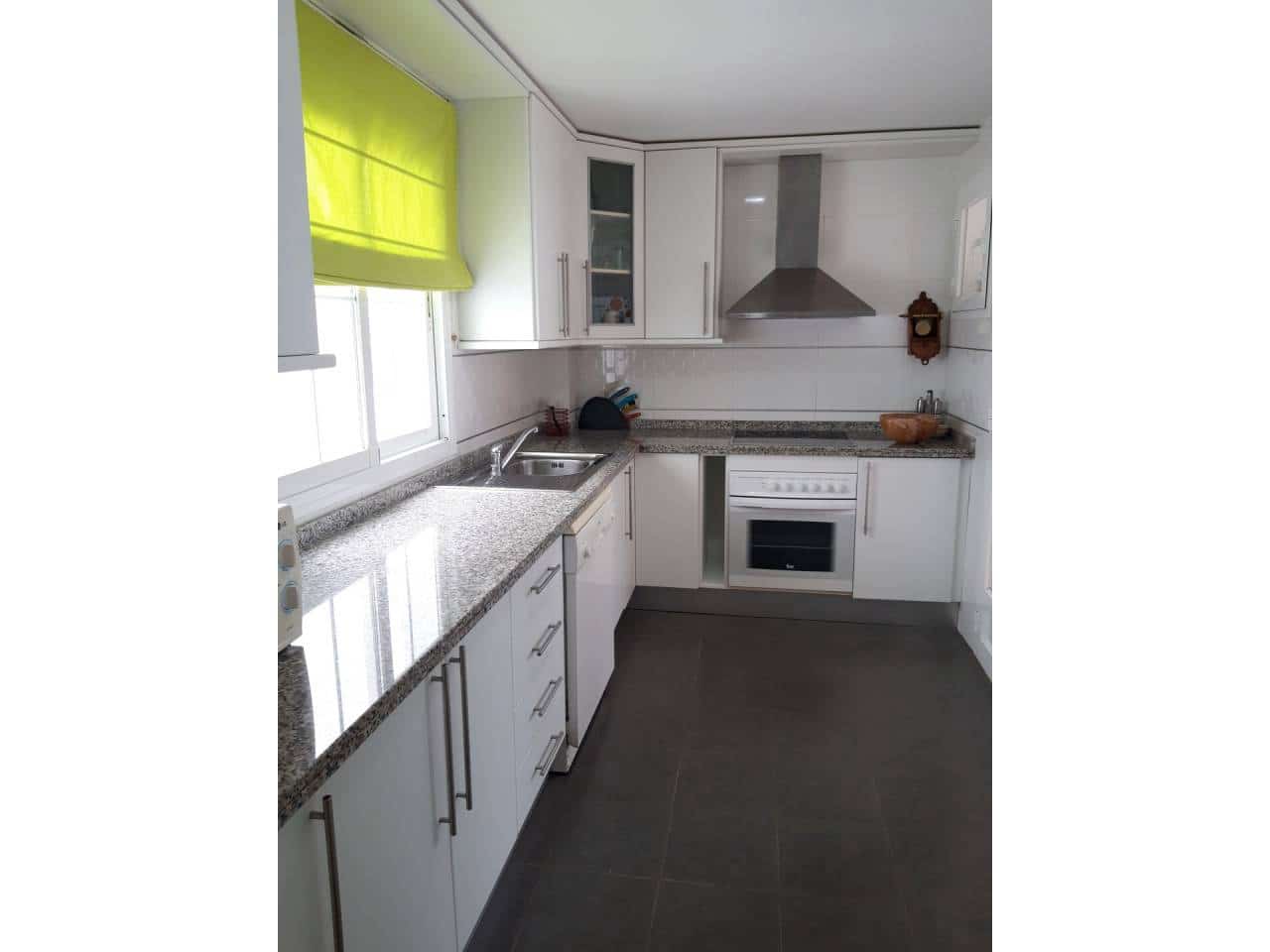 2 soverom Leilighet til leie i Almunecar med svømmebasseng garasje - € 1 300 (Ref: 6912990)