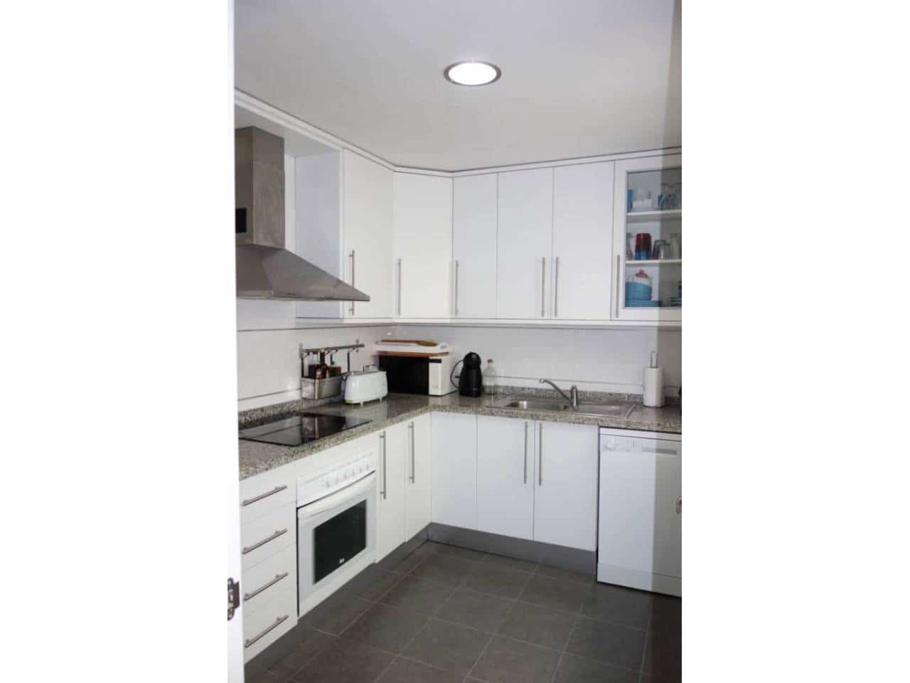 2 soveværelse Lejlighed til leje i Almunecar med swimmingpool garage - € 850 (Ref: 6912992)