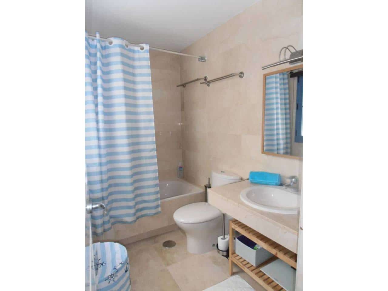 2 soveværelse Lejlighed til leje i Almunecar med swimmingpool garage - € 850 (Ref: 6912992)